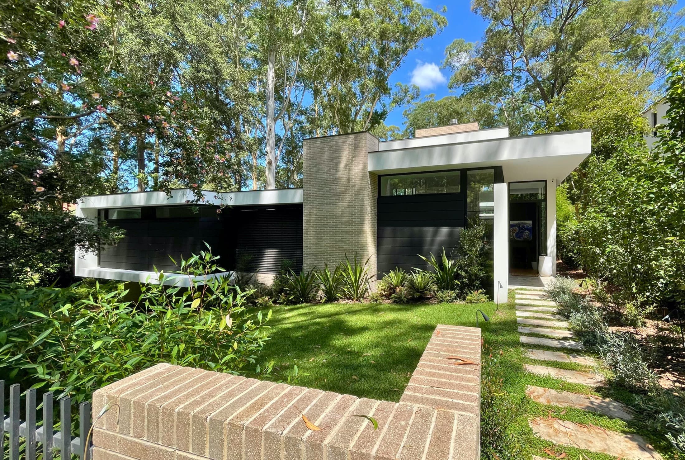 Upper North Shore Residence, front elevation