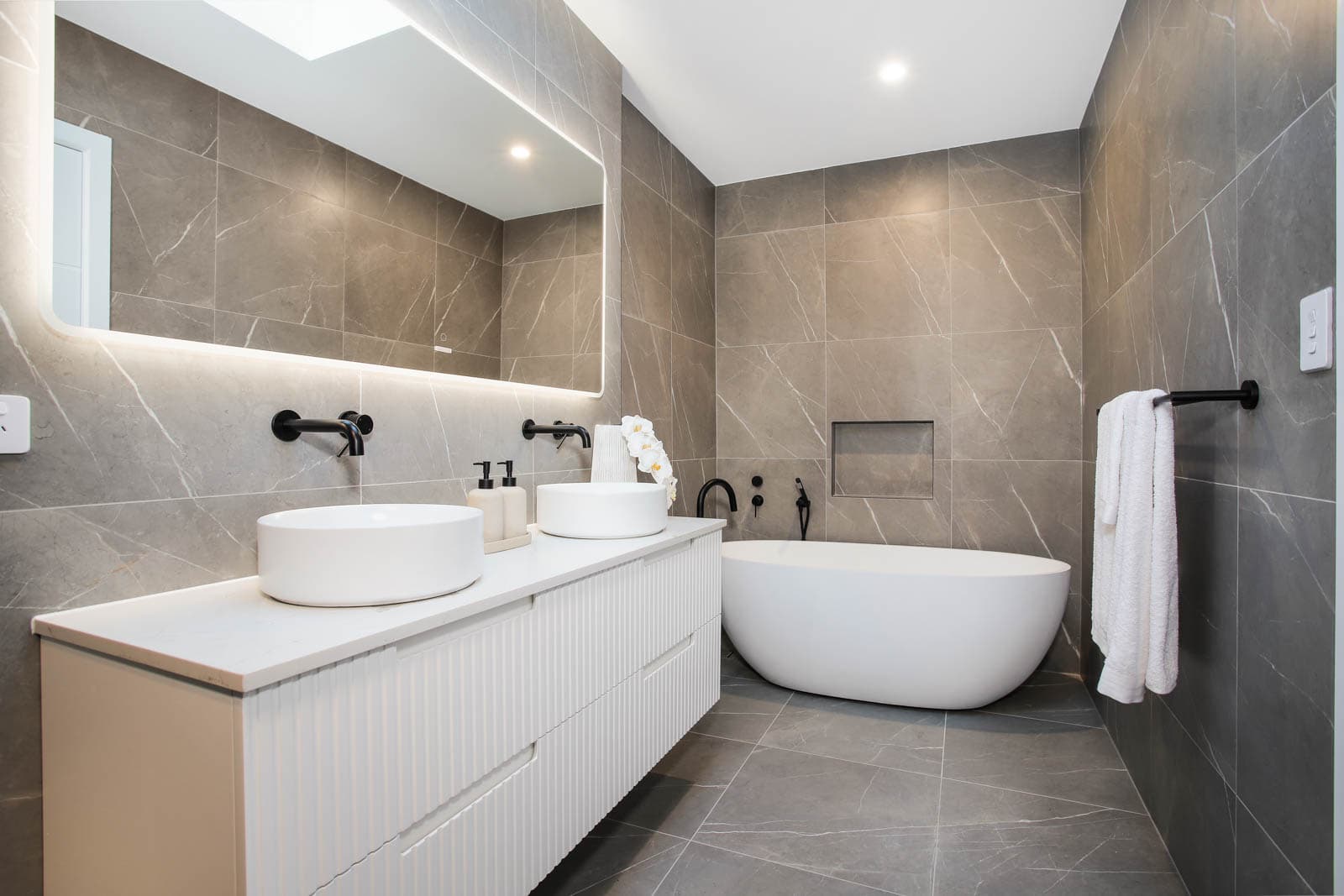 Dual Residence — bathroom